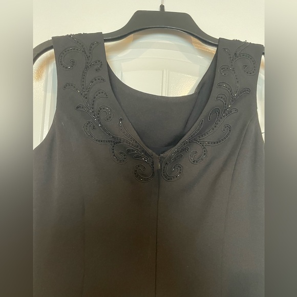 Black formal gown Size 4 worn once and dry cleaned - Picture 5 of 6